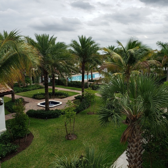 Meet your Posher, Tanya - Picture 1 of 1